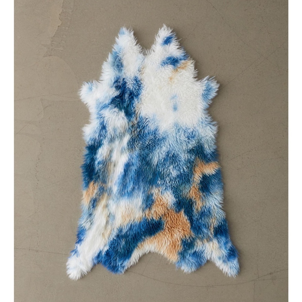 Urban Outfitters Ari Faux Fur Shaped Rug NWT